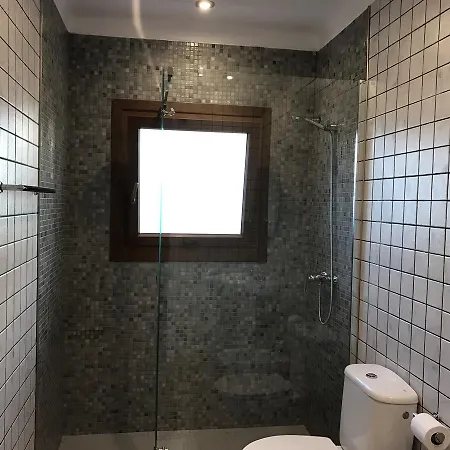 בית נופש Maria, Terrace & Pool סנט מרטי ד'אמפורייס