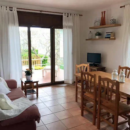 Maria, Terrace & Pool Holiday home